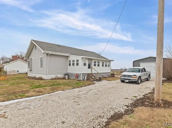 104 Helmuth St, Wilsonville, IL 62093