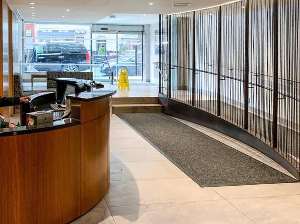 251 East 32nd Street image 4 of 15