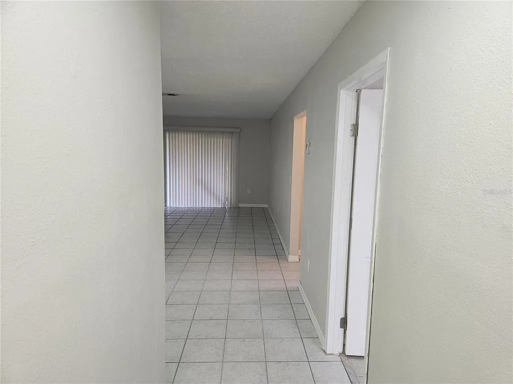 2 bed, 1.0 bath, 850 sqft, $1,300 — Photo 3