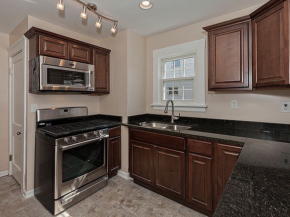 4th image of 5176 Oakmont Dr