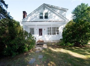725 Woodward Rd, North Providence, RI 02904
