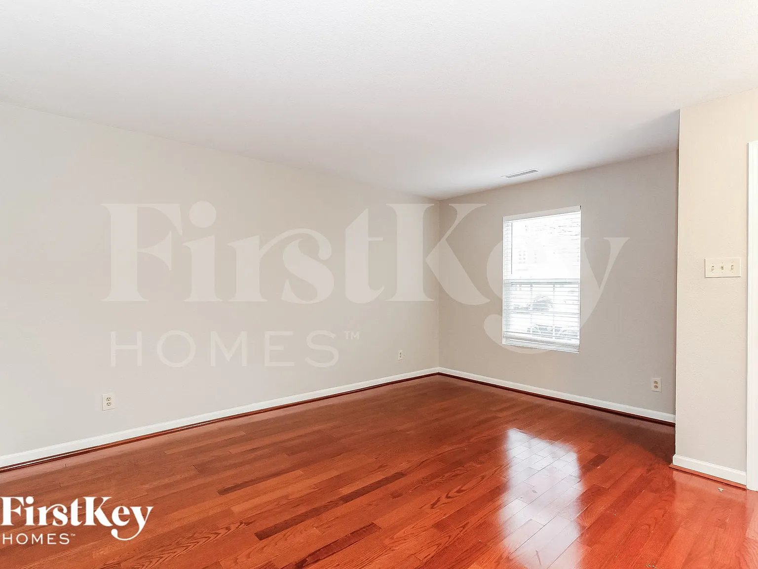 3 bed, 2.0 bath, 2325 sqft, $2,220 — Photo 2