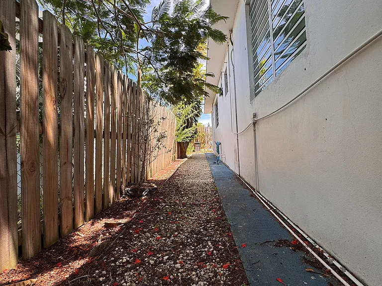 212 Calle 10 Isle #B4 — Photo 4