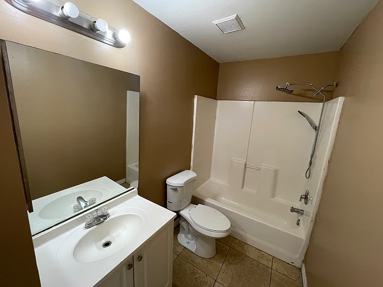 126 Hightower Ave S — Photo 6