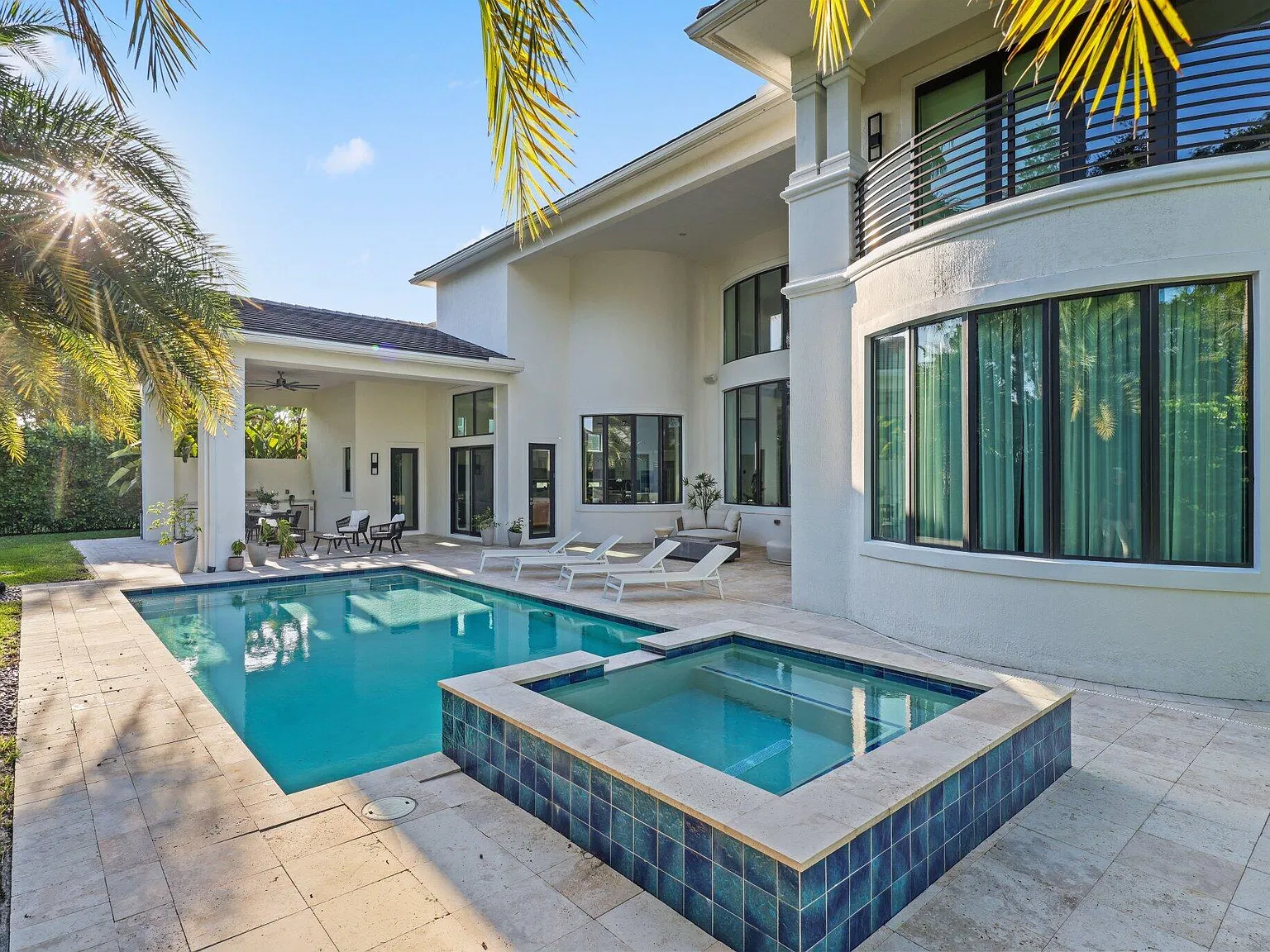 7 bed, 8.0 bath, 7437 sqft, $30,000 — Photo 3