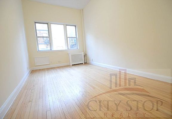 4th image of 42 W 69th St #2B