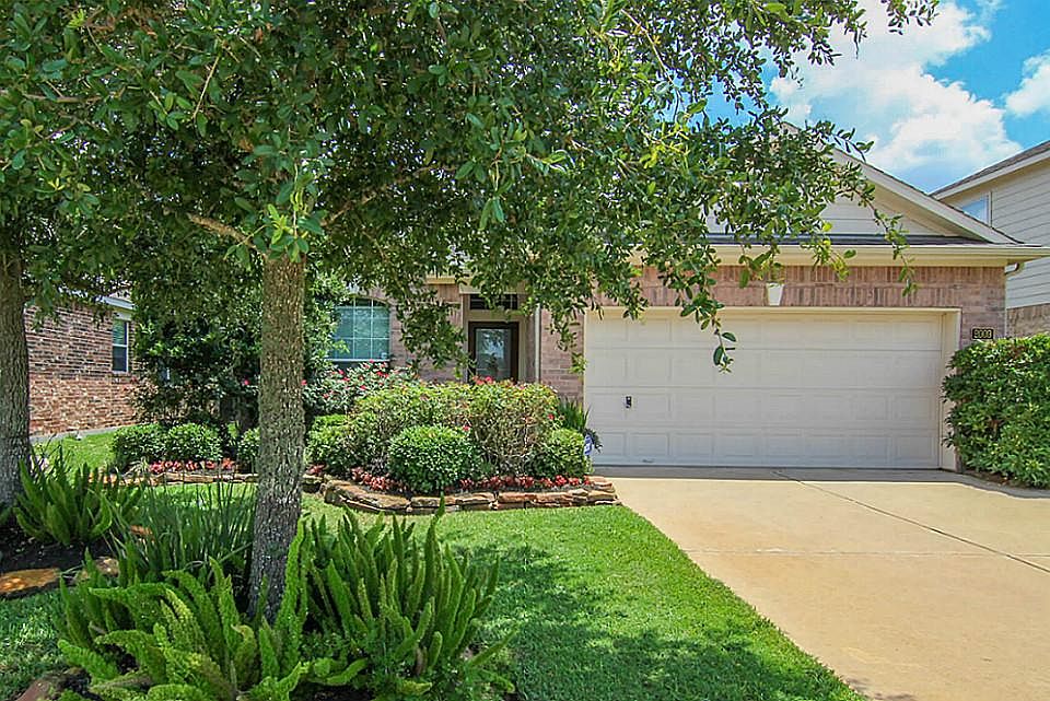 Welcome home! This 3 bedroom, 2 bath home built by Newmark Homes has everything that you have been l