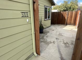 570 N 8th Ave #B, Upland, CA 91786