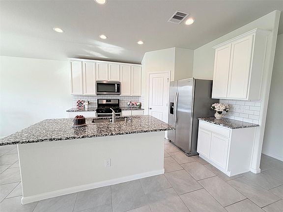 3rd image of 7410 Highland Chase Dr