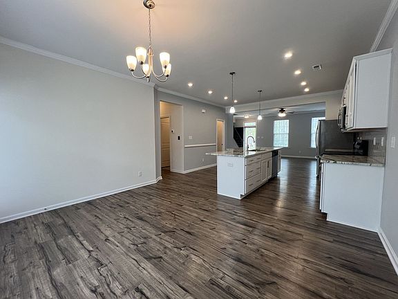 5th image of 4055 Northridge St