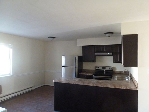 5th image of 320 Ashlawn Dr APT 1