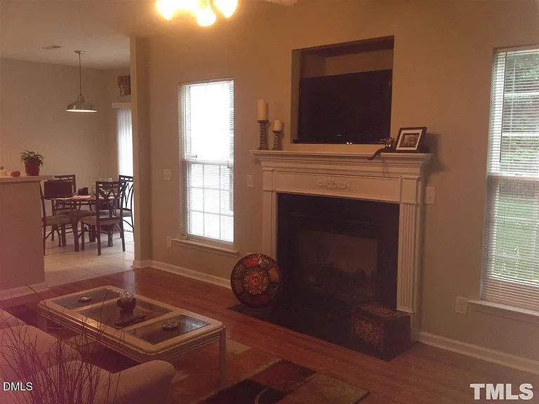 1414 Crimson Creek Dr — Photo 2
