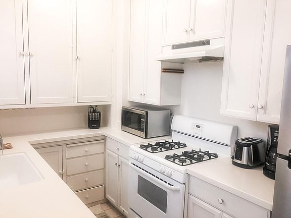 3rd image of 1371 Jackson St #103