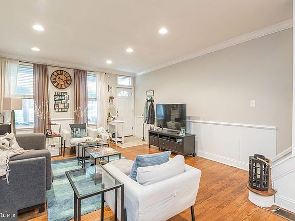 4th image of 337 Leverington Ave