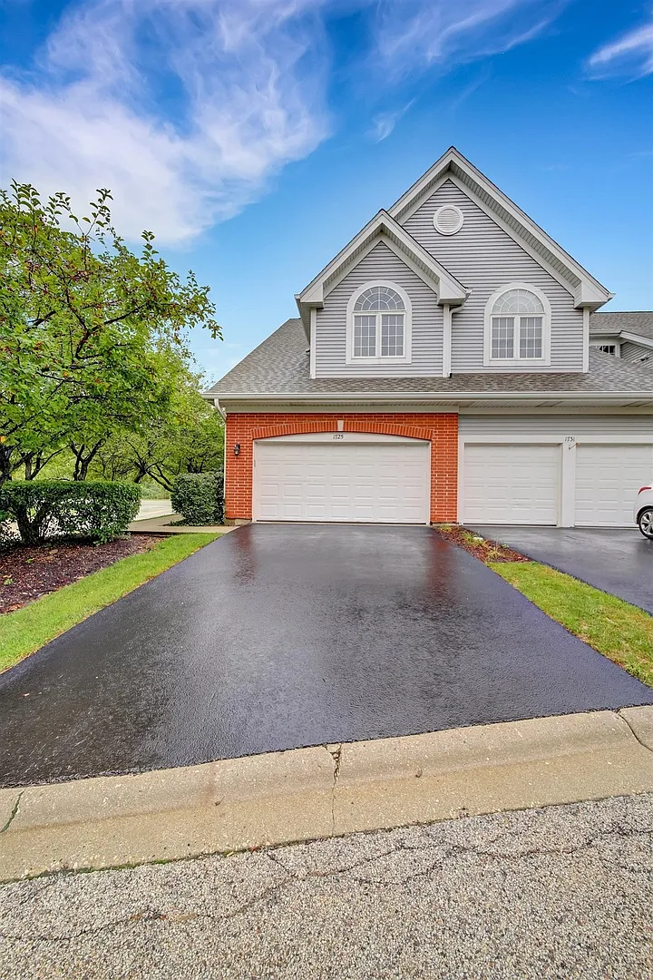 1725 W Ethans Glen Dr photo 1