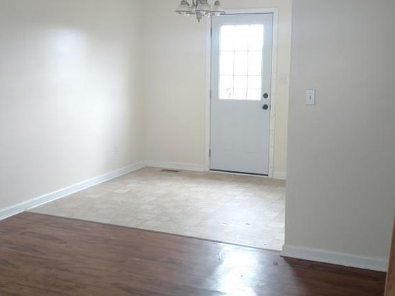 4th image of 281 Cranklen Cir