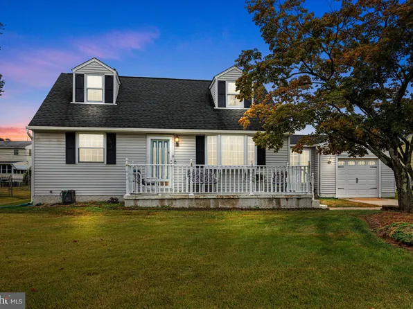 30 Taylor Dr, Fallsington, PA 19054