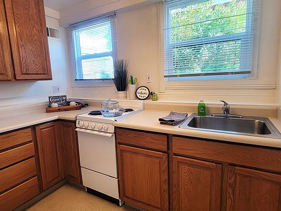 4th image of 415 & 417 N Kentucky St #417C