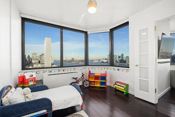 Rented by NextStopNY | media 11