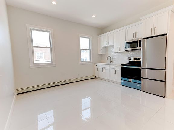 5th image of 210 New York Ave APT 3