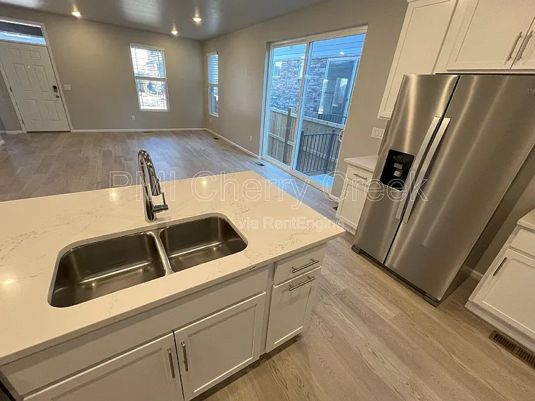 741 N Tempe St — Photo 9