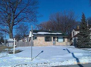 3477 S 44th St, Greenfield, WI 53219