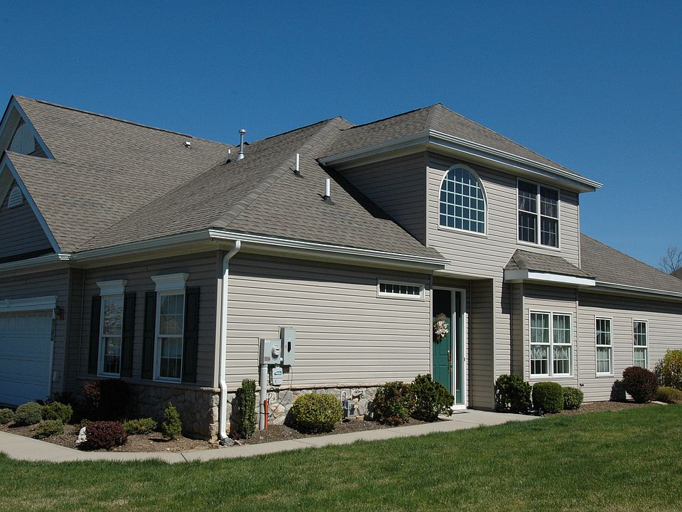 1st image of 3013 Oak Hills Dr