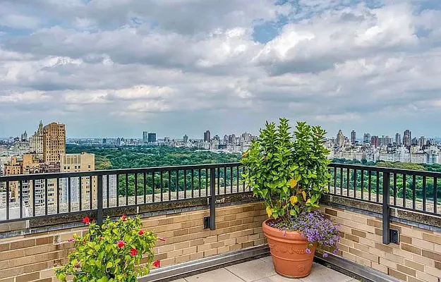 Sold by Corcoran | media 13