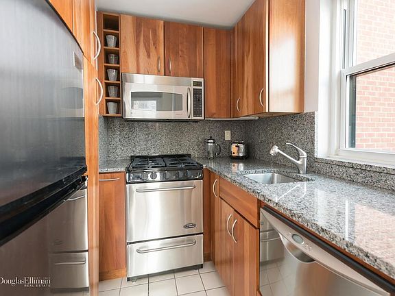 5th image of 200 E 84th St APT 18A