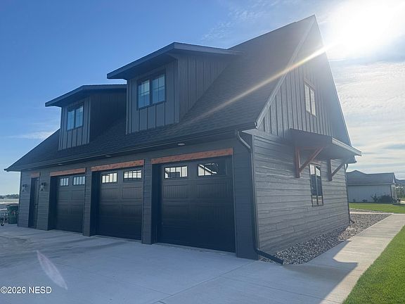 3rd image of 3342 N Pelican Ln