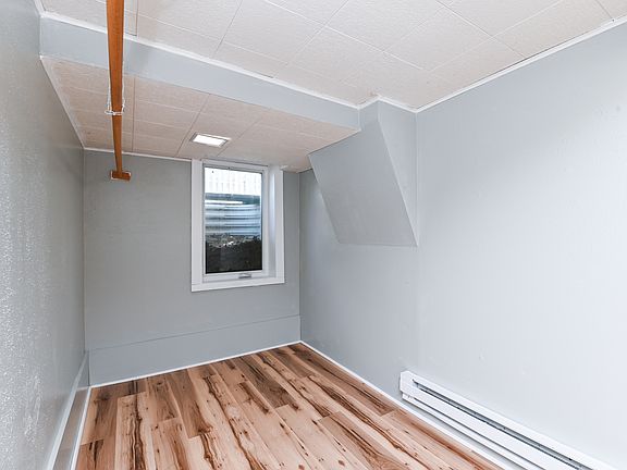 4th image of 2418 W Barker Ave