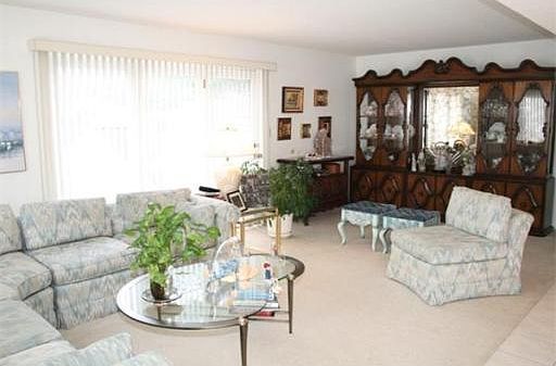 4th image of 604 Foxwood Cir