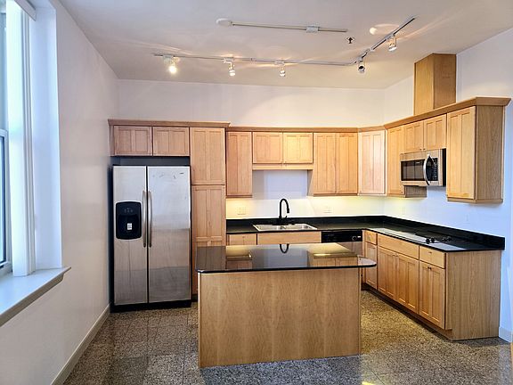 3rd image of 4500 Olive St #2B-2Ba-1400Sqft