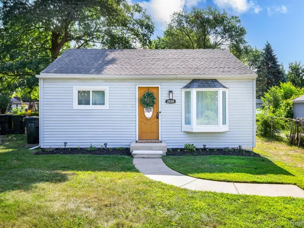 2559 Harrison Ave, Rochester Hills, MI 48307