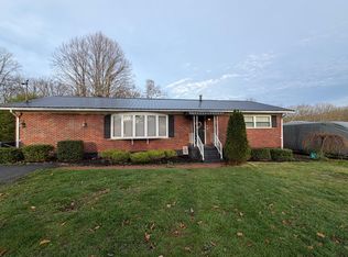 69 Gill Ln, Fayetteville, WV