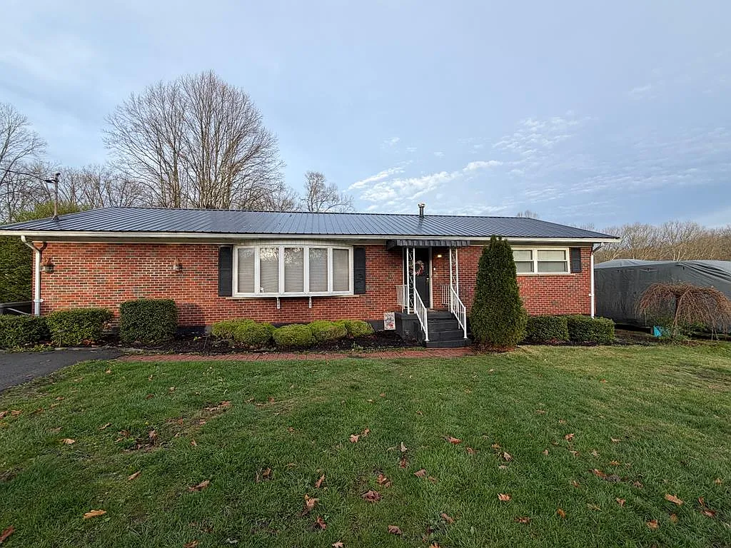 69 Gill Ln photo 1