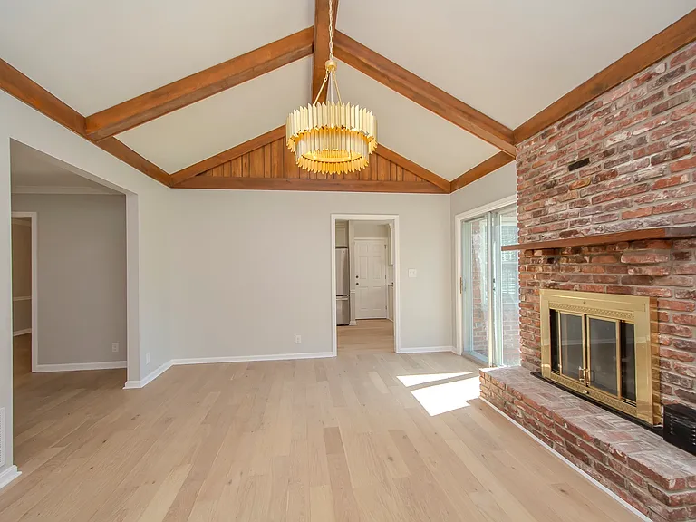 11802 Robindale Rd — Photo 20