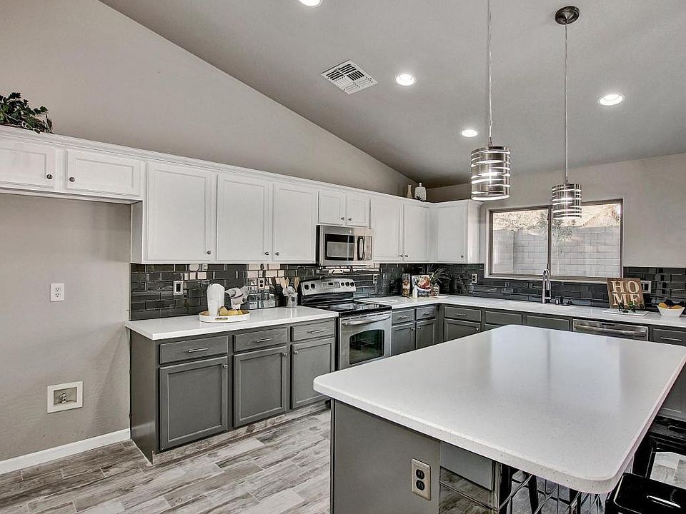 1st image of 15262 W Crocus Dr