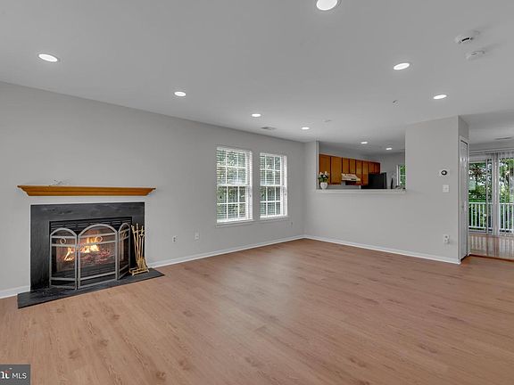 4th image of 1440 Nutwood Ct
