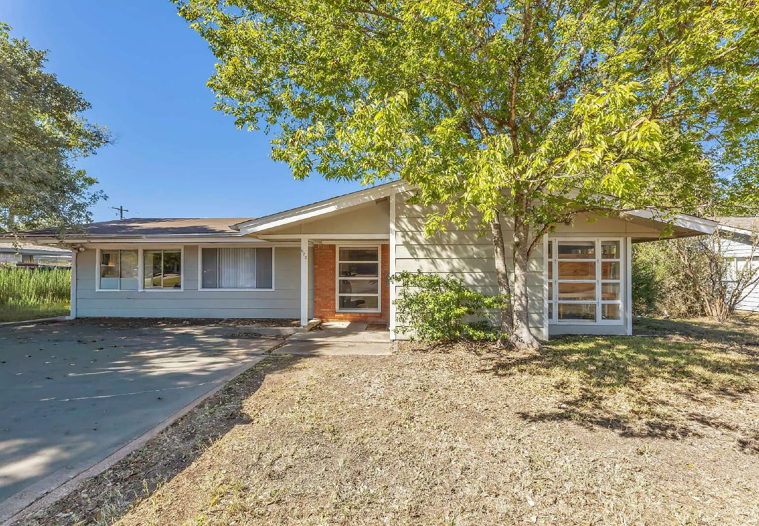 5 bed, 3.0 bath, 2001 sqft, $2,750 — Photo 1