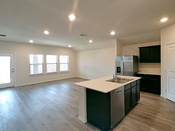 5th image of 2918 Jasmine Dr