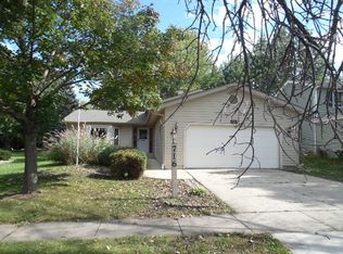 716 Garden Cir, Streamwood, IL 60107
