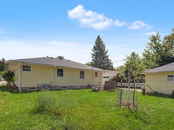5th image of 709 18th Ave NE