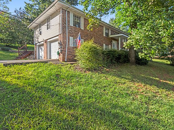 3rd image of 121 Pine Marr Ct
