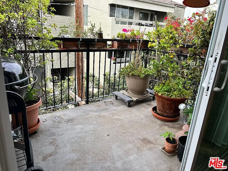 1885 Veteran Ave #305 — Photo 5