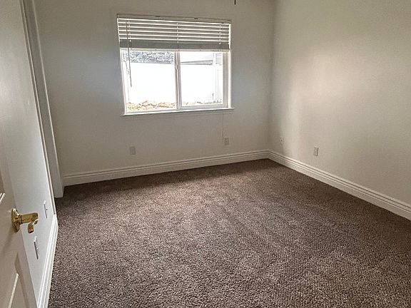 5th image of 3434 N Lakeview Dr #1