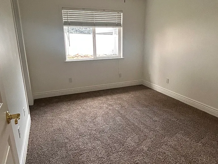 3434 N Lakeview Dr #1 — Photo 5