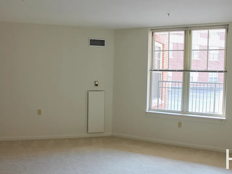The Holmes Building — Photo 32