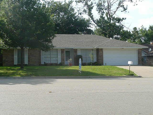 1st image of 1325 E Windsor Dr
