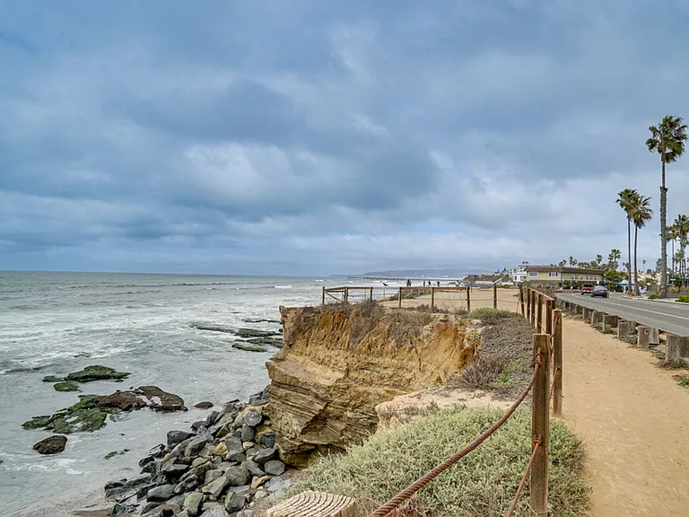 4736 Point Loma Ave — Photo 16